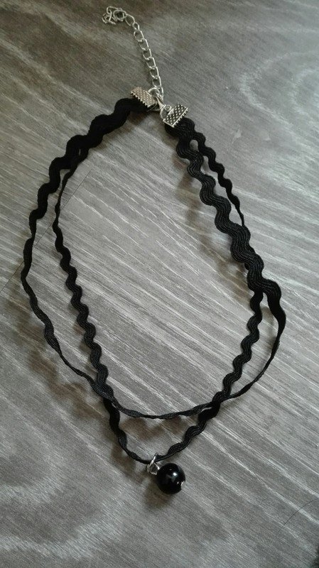 Choker mit Perlenanhänger
