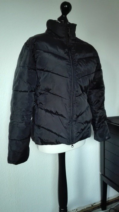 Schwarze warme Jacke