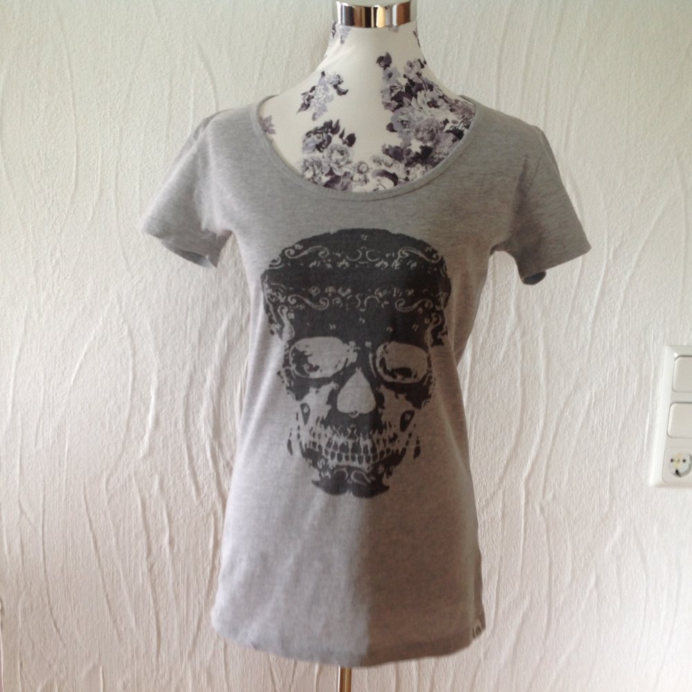 T-Shirt mit Totenkopf, Größe L 