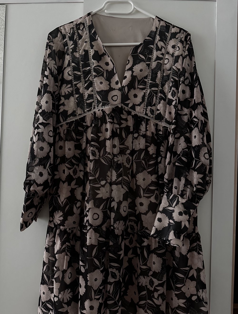 Sehr schickesBlumenkleid