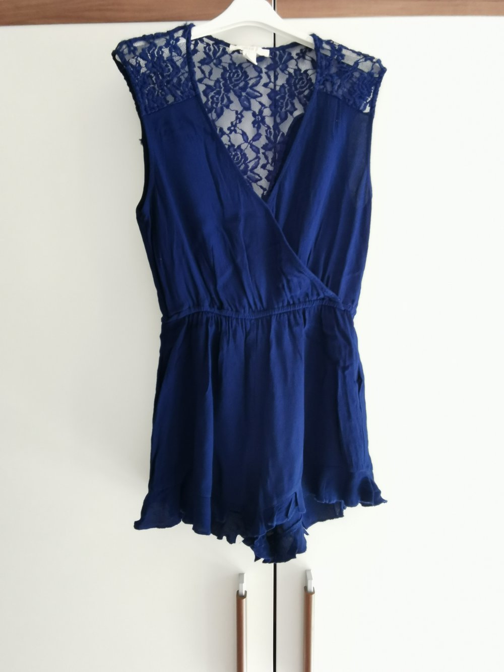 Wunderschöner Spitzen-Jumspuit von Forever21