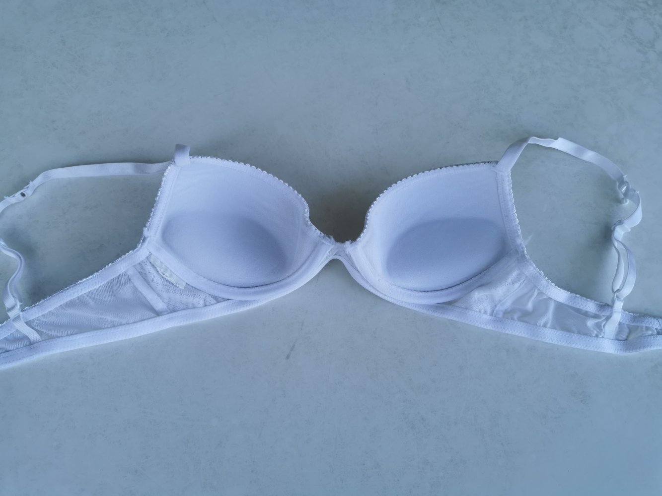 Strahlend weißer BH von H&M