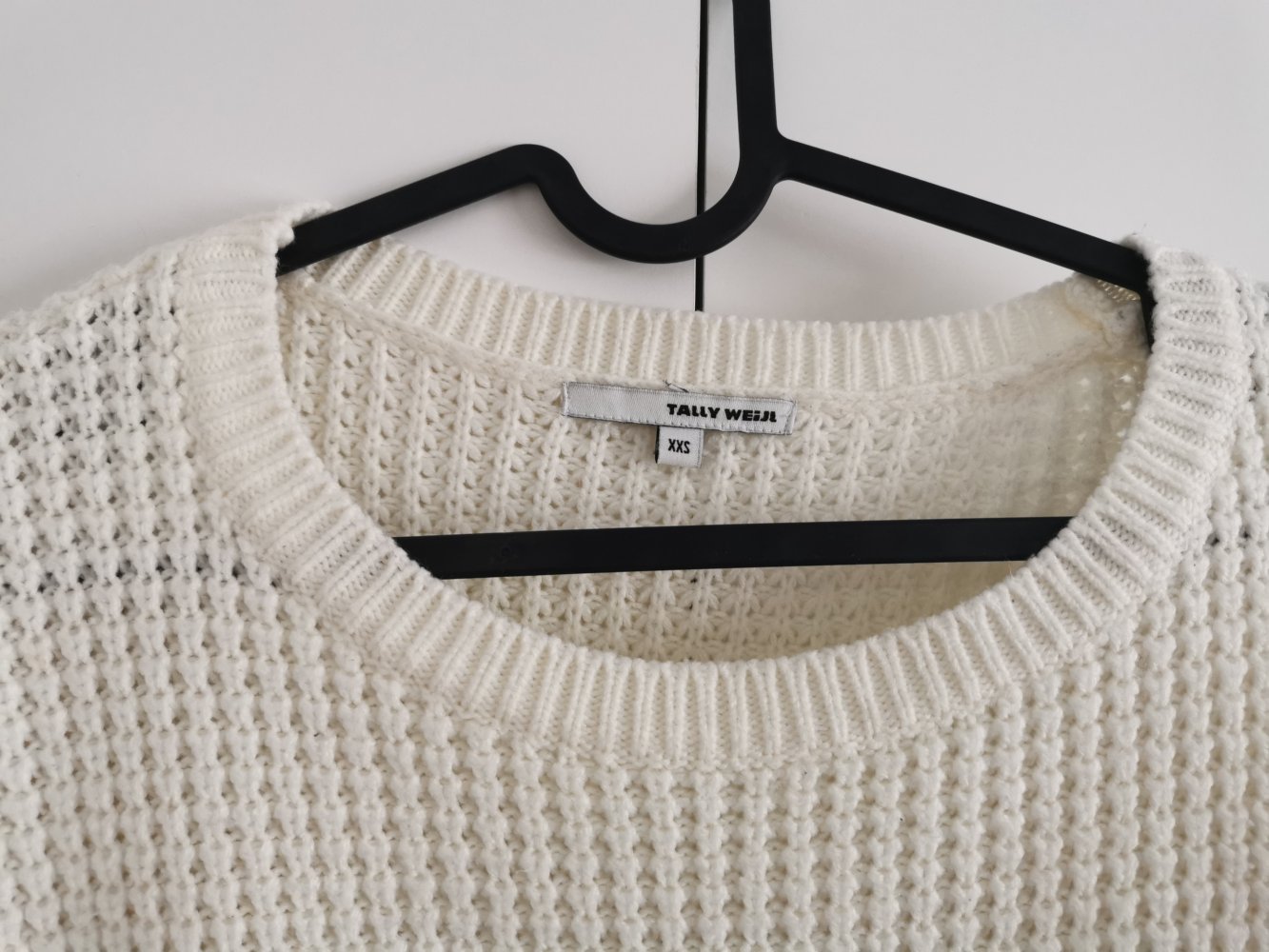 Weißer Pullover