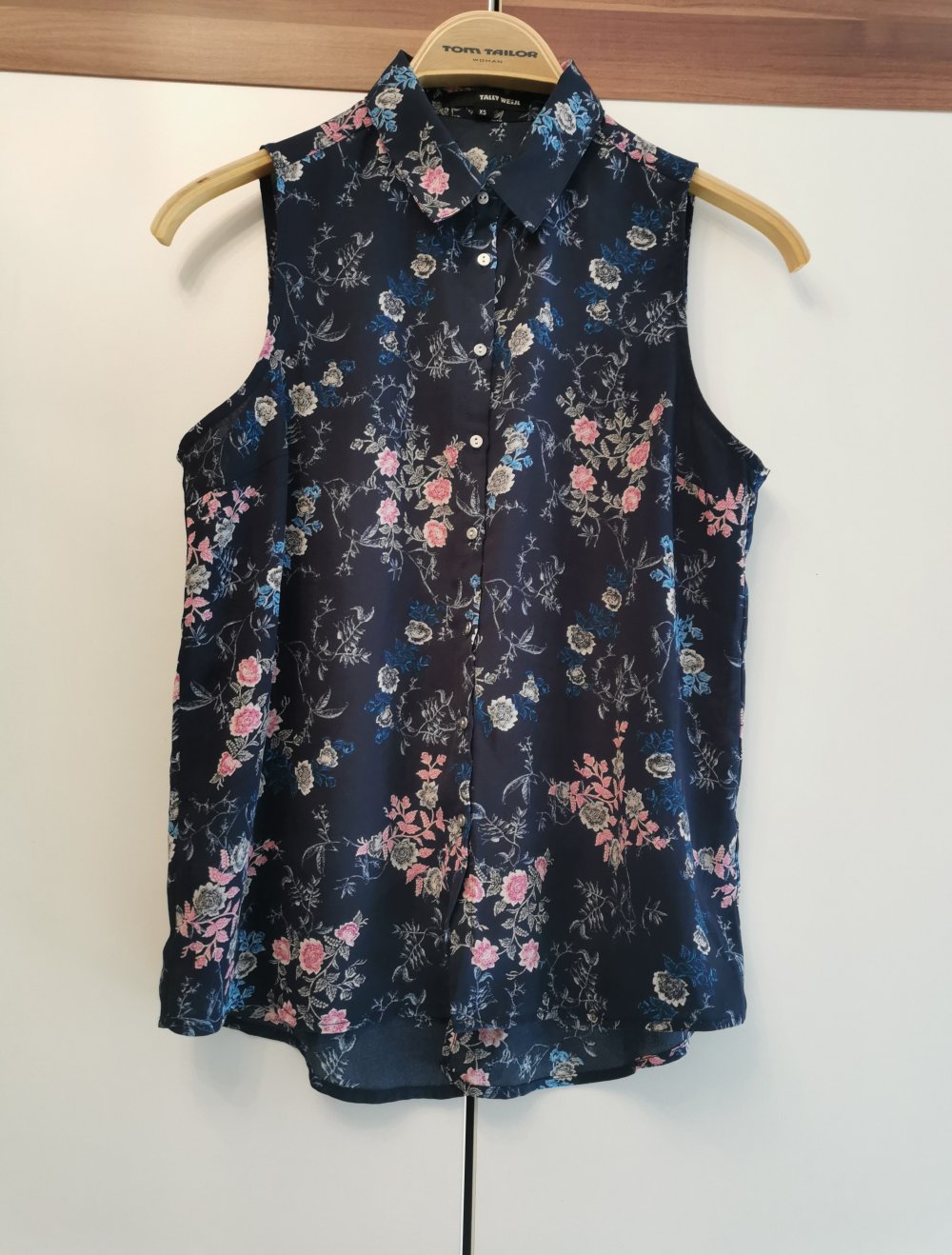 Schöne Bluse mit Blumenmuster