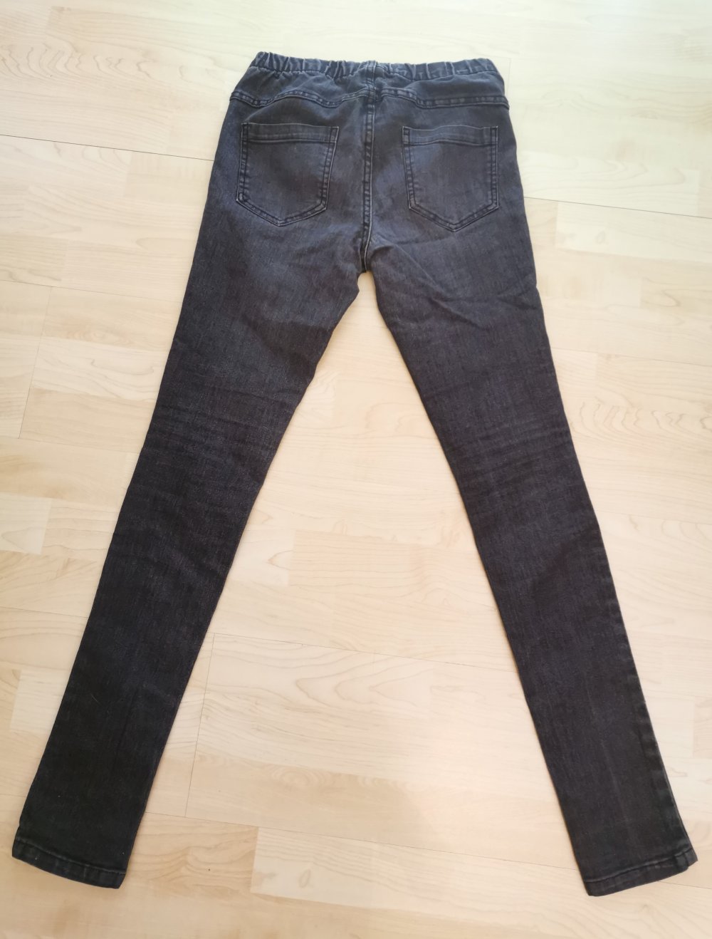 Coole schwarz-graue Jeans