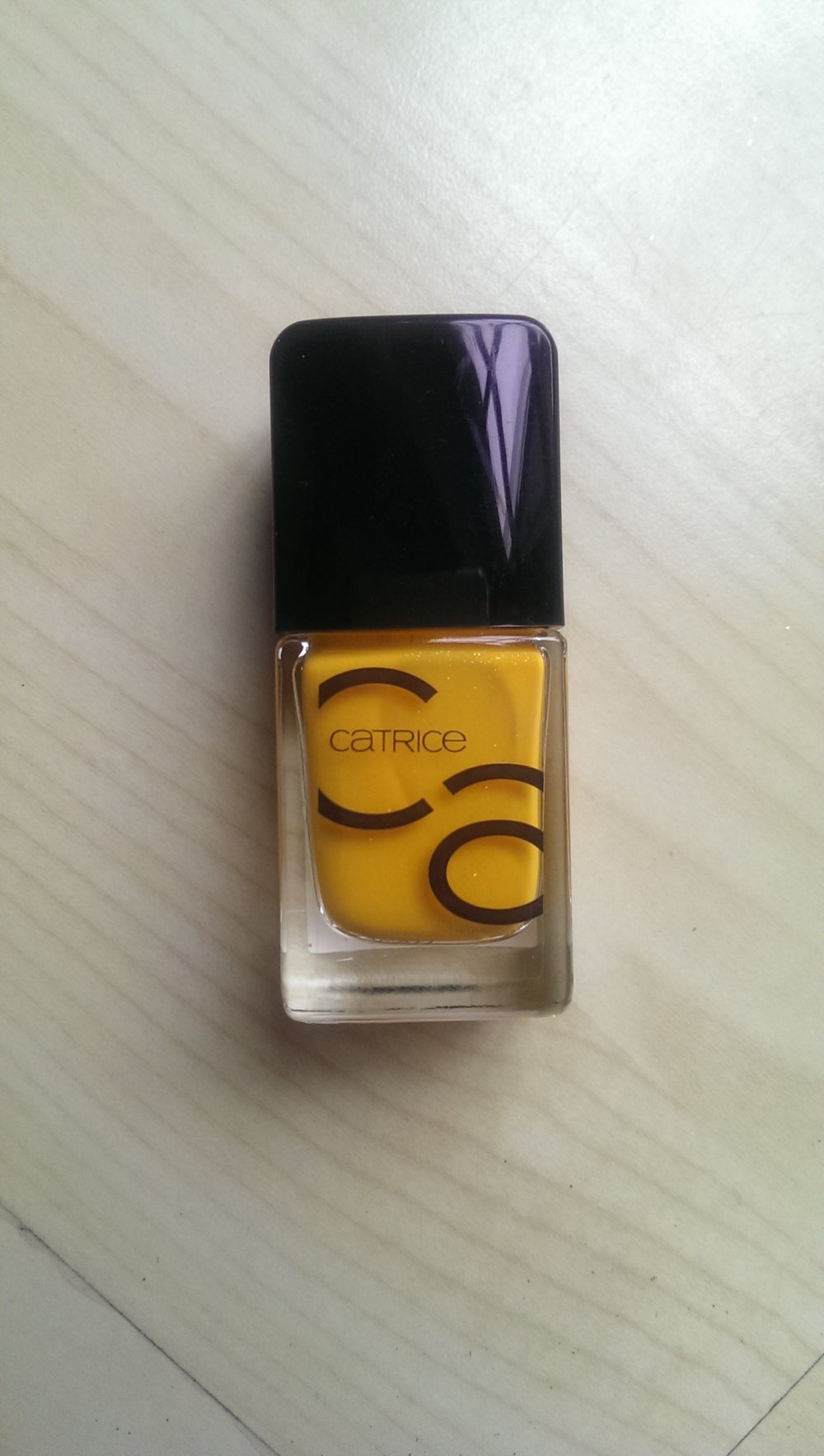 Neuer gelber Catrice-Nagellack