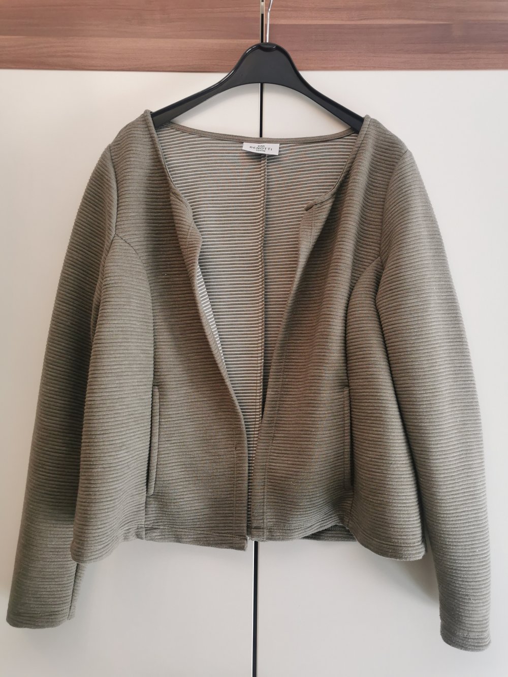 Khakifarbener Cardigan