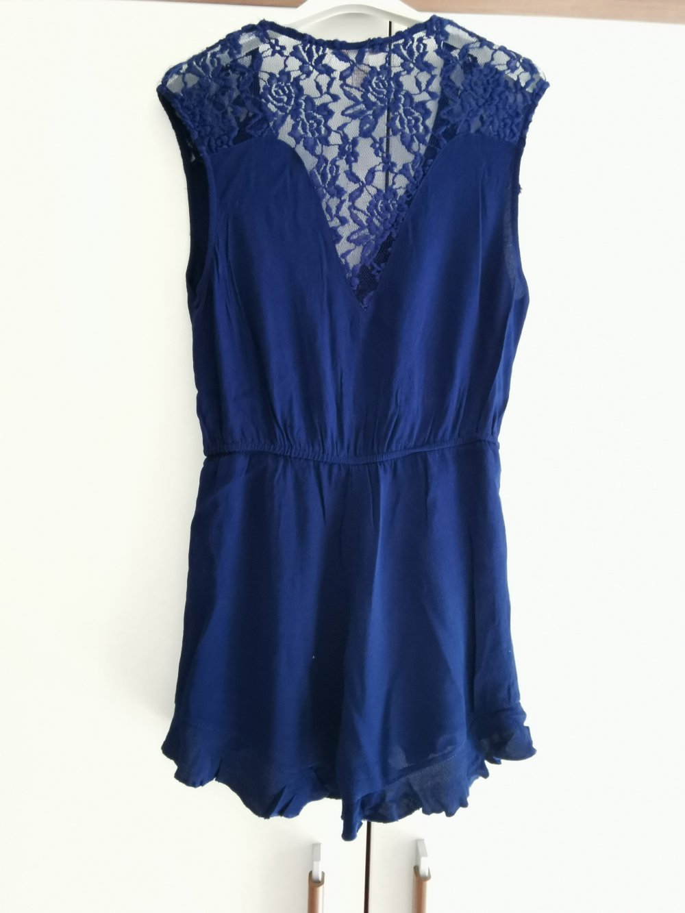 Wunderschöner Spitzen-Jumspuit von Forever21