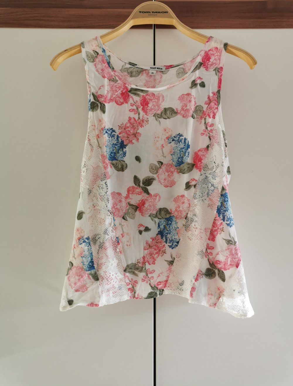 Blumentop mit Spitze