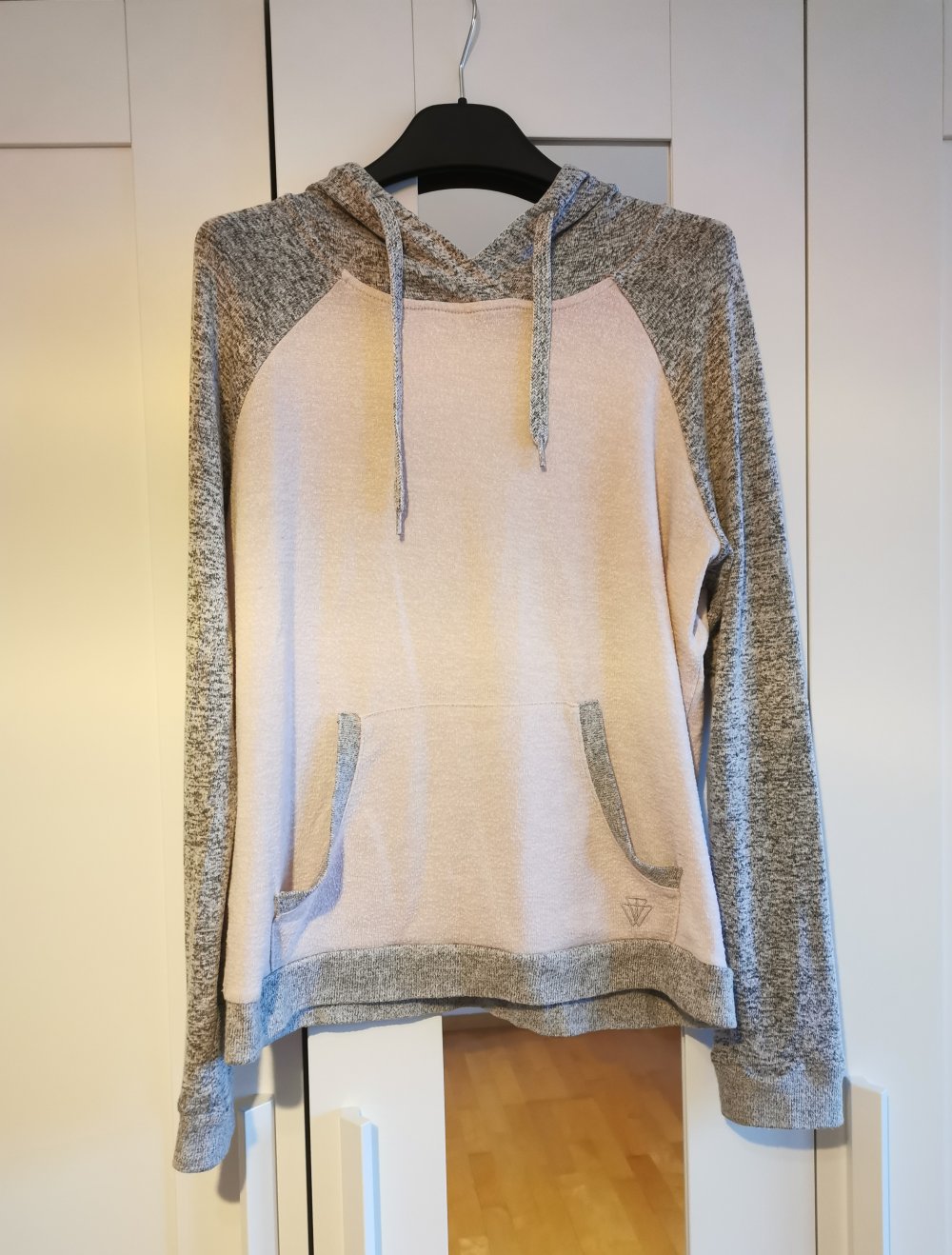 Kuschliger Pulli in Grau-Rosa