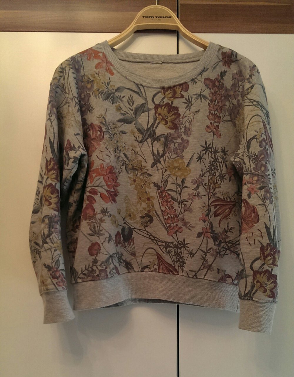 Schöner Blumenpulli von H&M