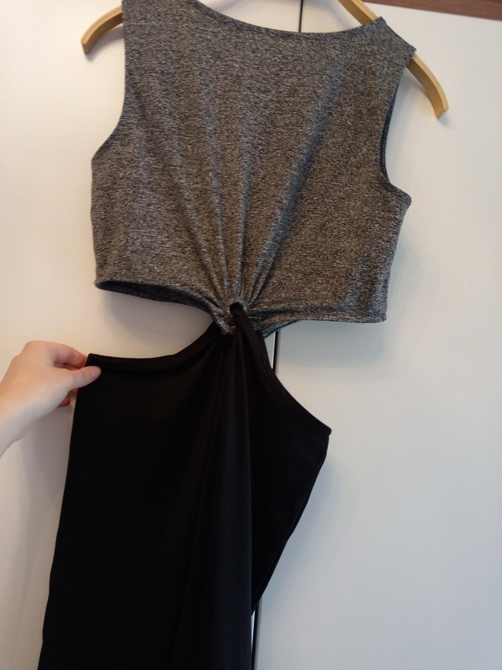 Cooles Kleid mit Cut-Outs von H&M
