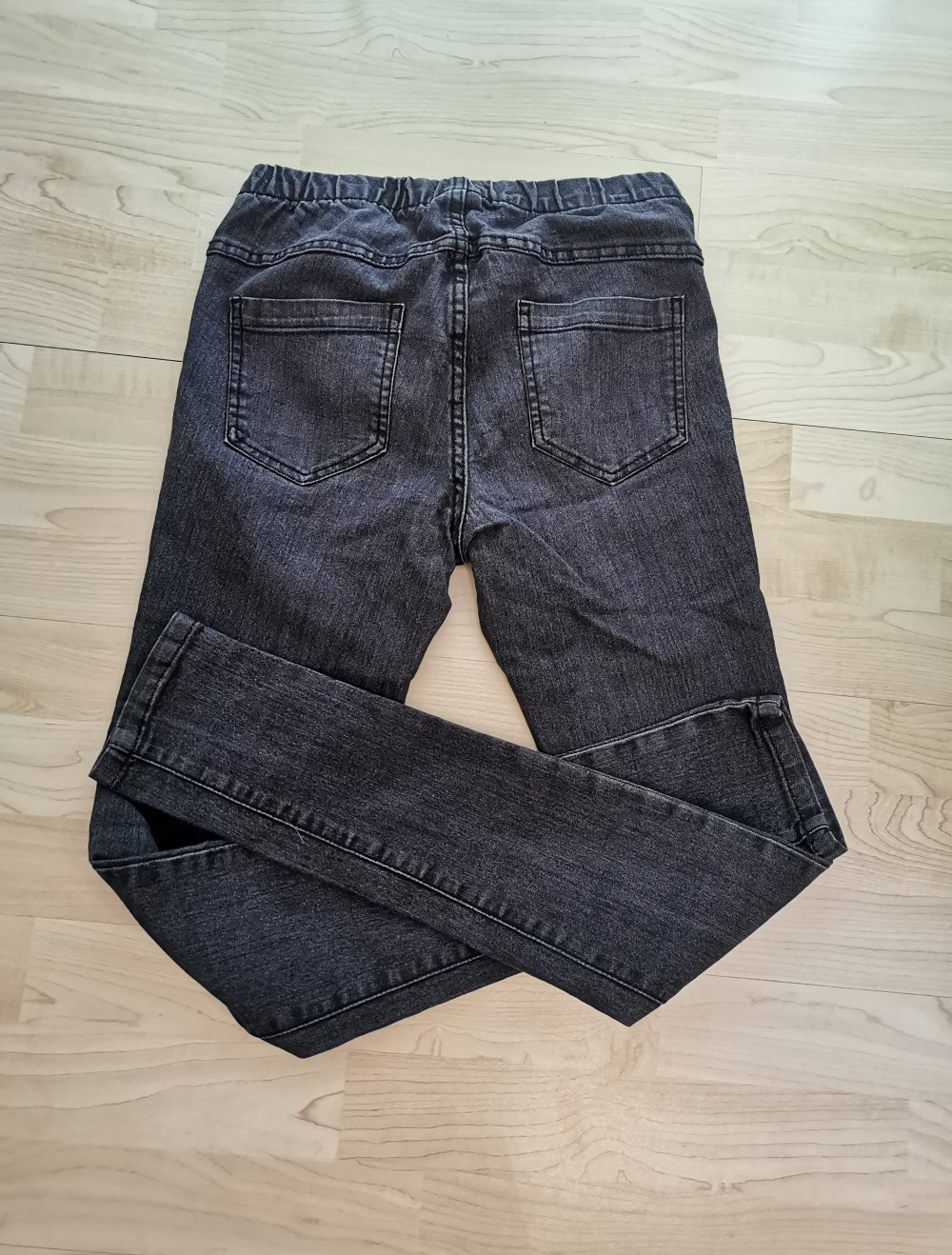 Coole schwarz-graue Jeans