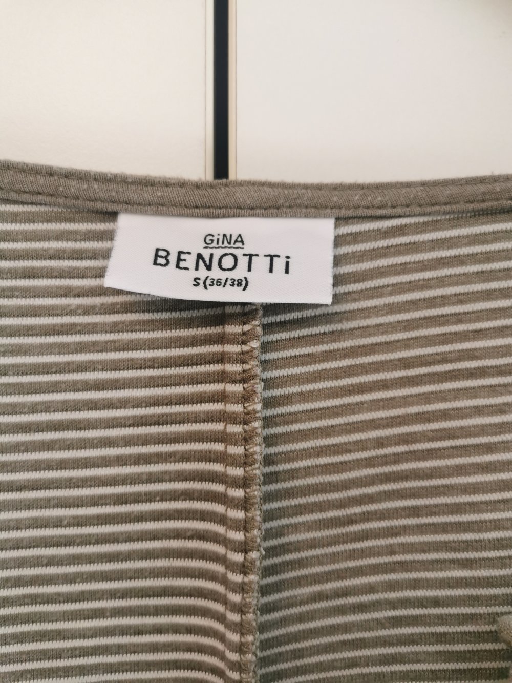 Khakifarbener Cardigan