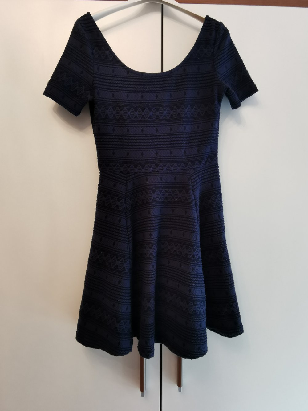 Süßes, dunkelblaues Skater-Kleid von H&M