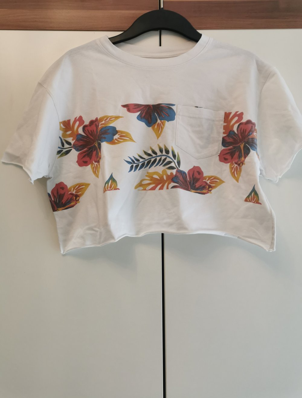 Weißes Crop-Tshirt