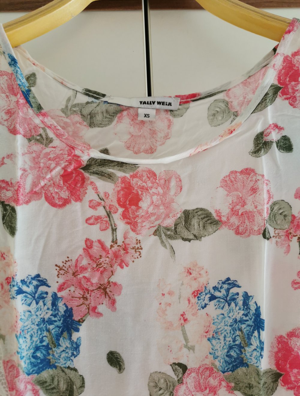 Blumentop mit Spitze