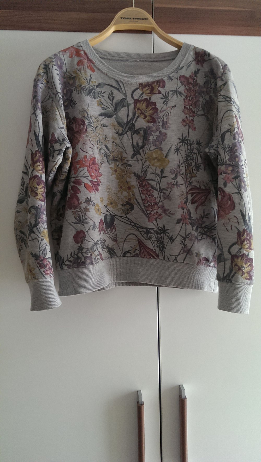 Schöner Blumenpulli von H&M