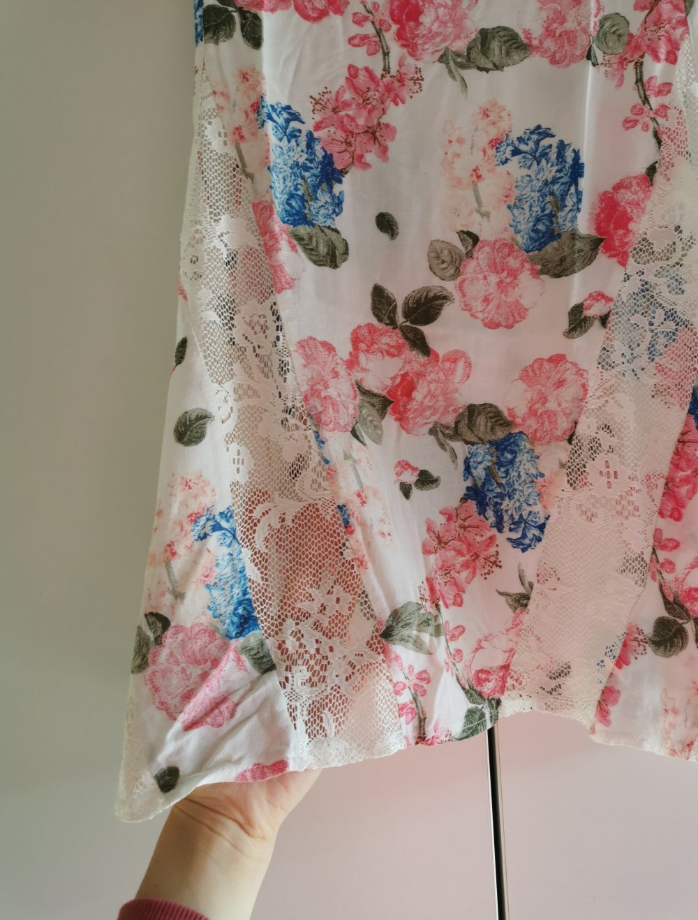 Blumentop mit Spitze