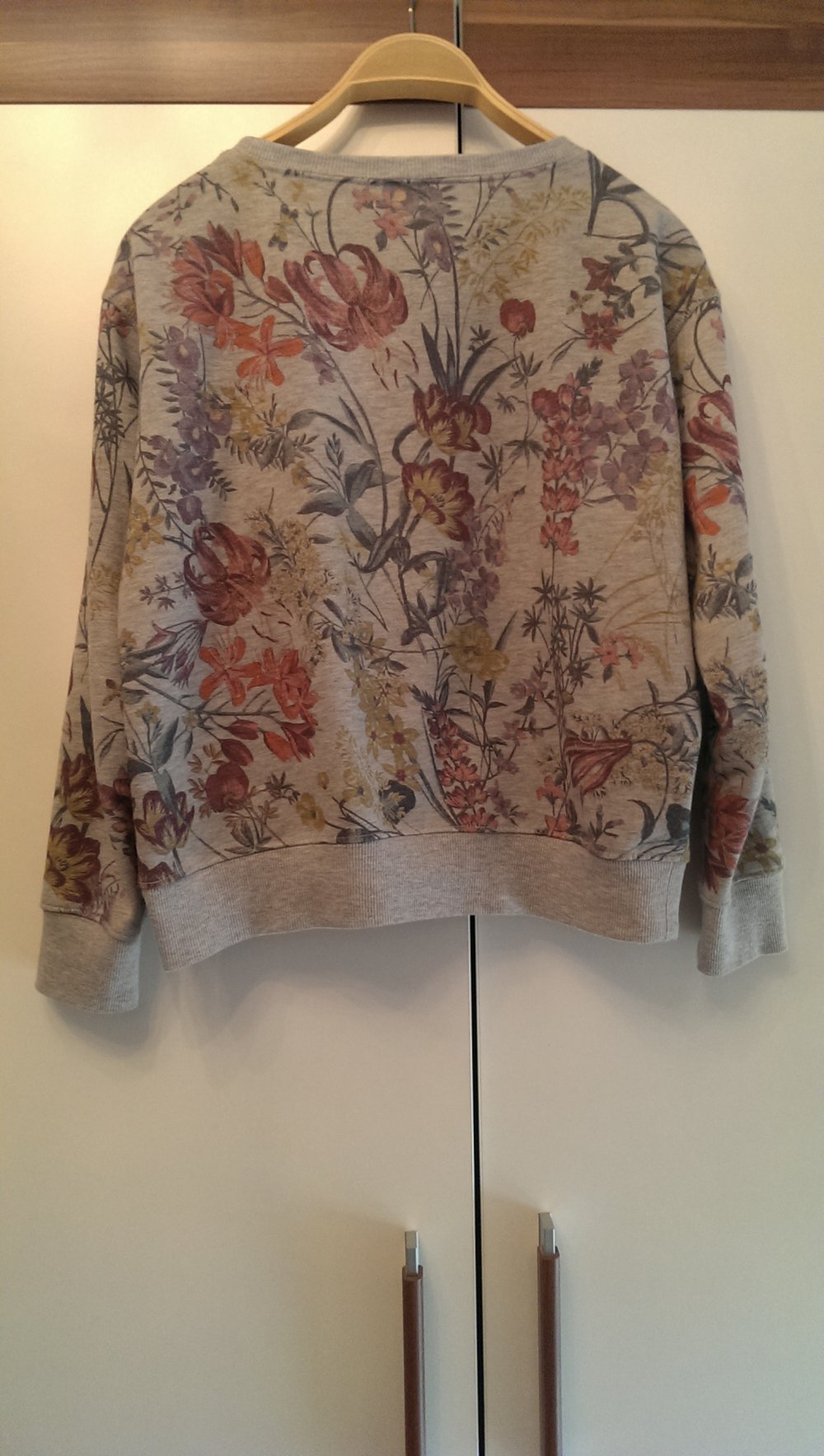 Schöner Blumenpulli von H&M