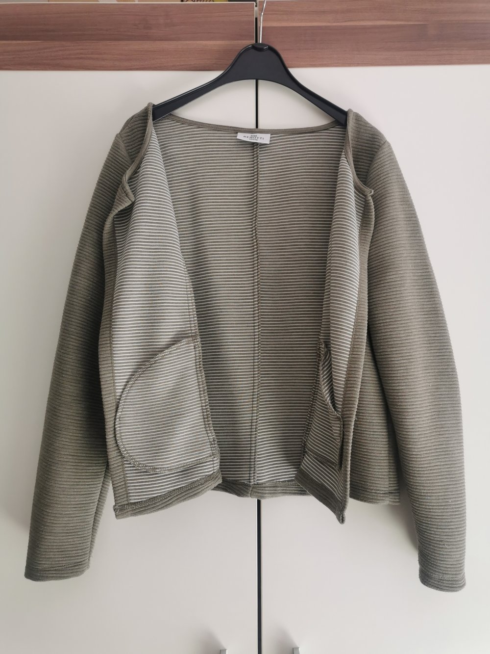 Khakifarbener Cardigan