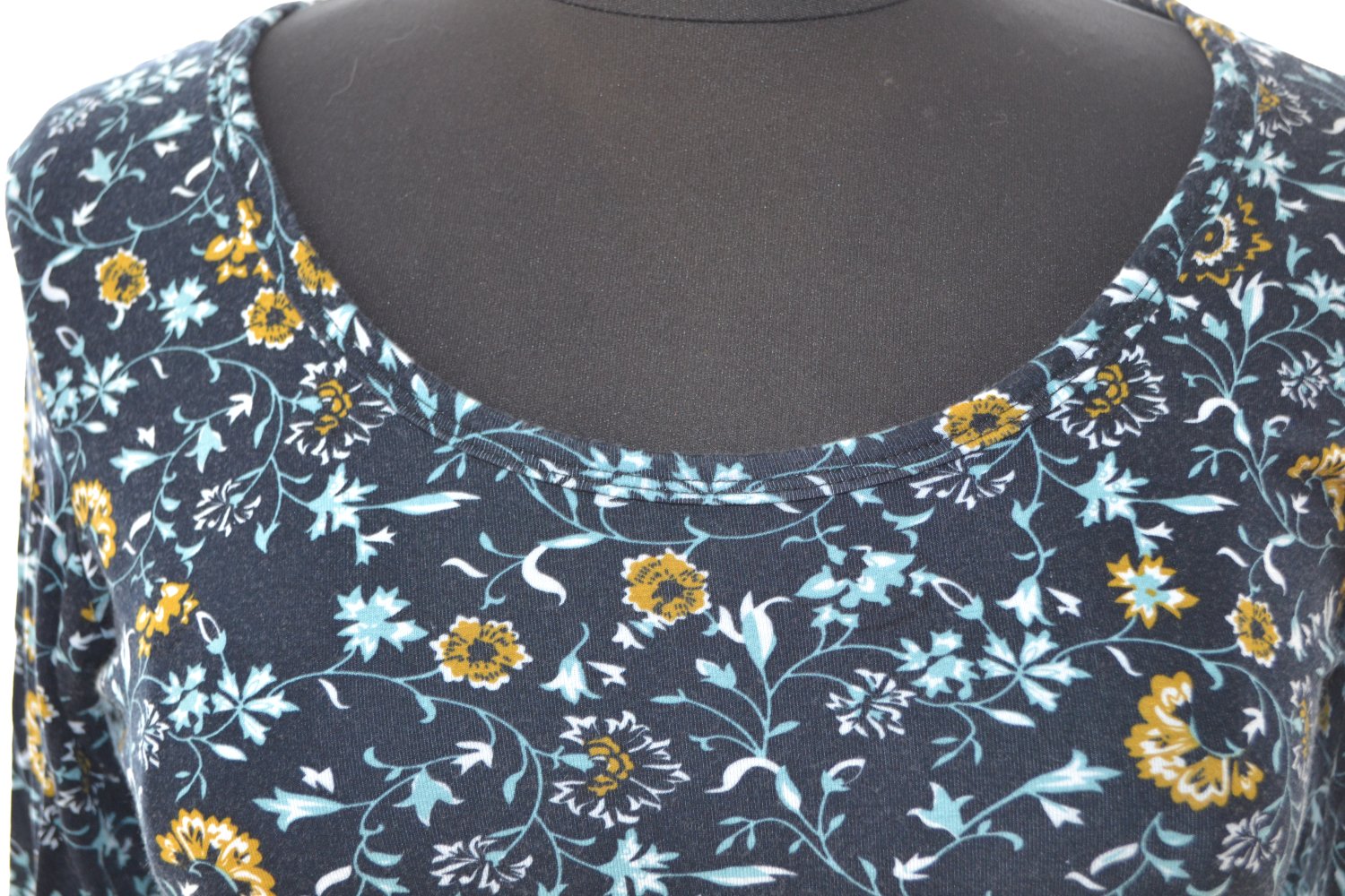 Shirt Langarmshirt Yest schwarz bunt tiefer Ausschnitt Gr. 38