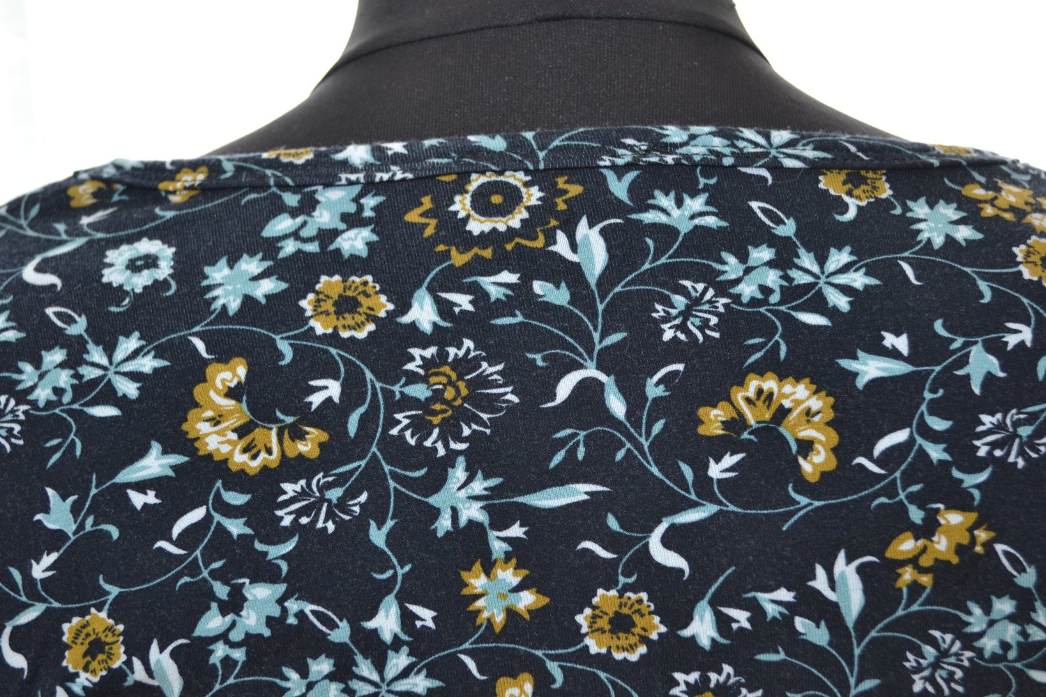 Shirt Langarmshirt Yest schwarz bunt tiefer Ausschnitt Gr. 38