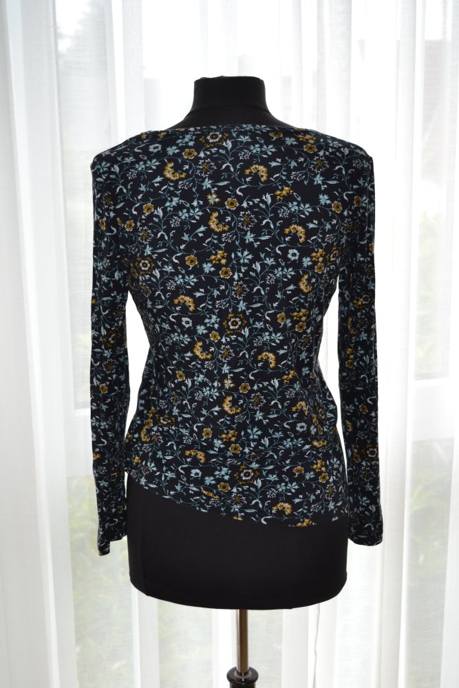 Shirt Langarmshirt Yest schwarz bunt tiefer Ausschnitt Gr. 38