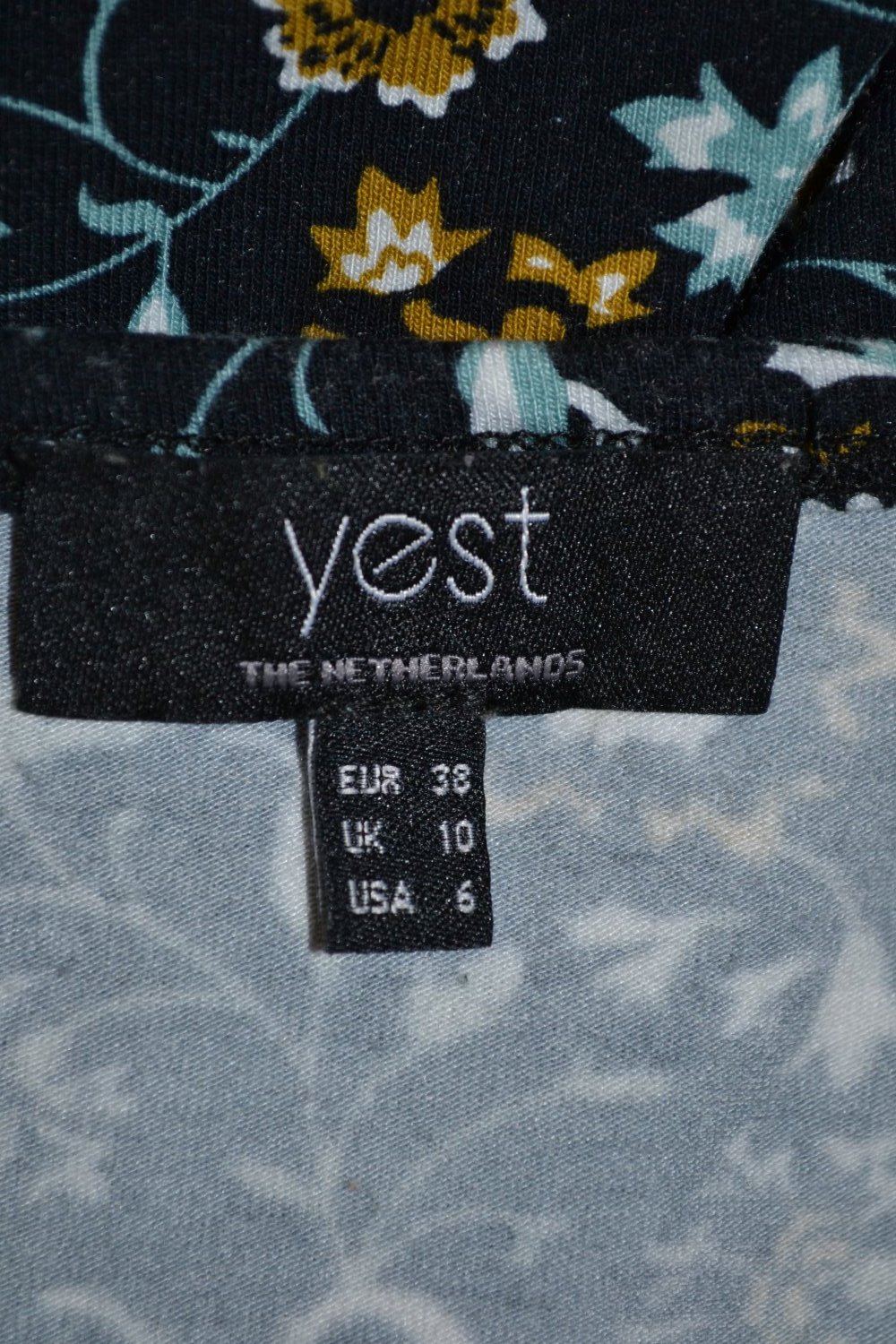 Shirt Langarmshirt Yest schwarz bunt tiefer Ausschnitt Gr. 38