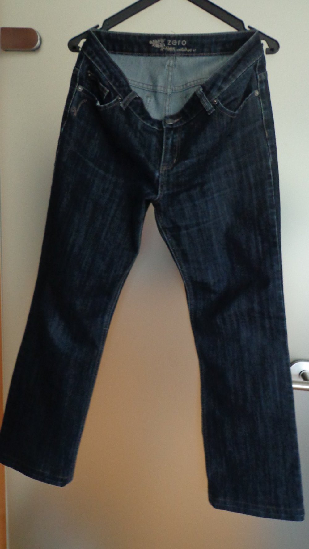 Zero Jeans, Gr. 40, 69% Baumwolle, 30% Polyester, 1% Elastan, bei Versand zzgl. Versandkosten