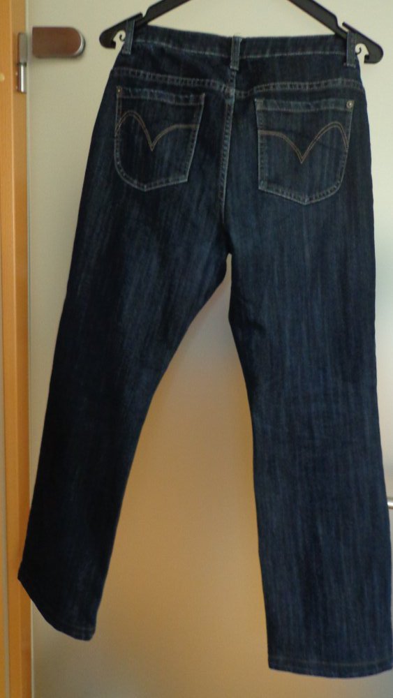 Zero Jeans, Gr. 40, 69% Baumwolle, 30% Polyester, 1% Elastan, bei Versand zzgl. Versandkosten