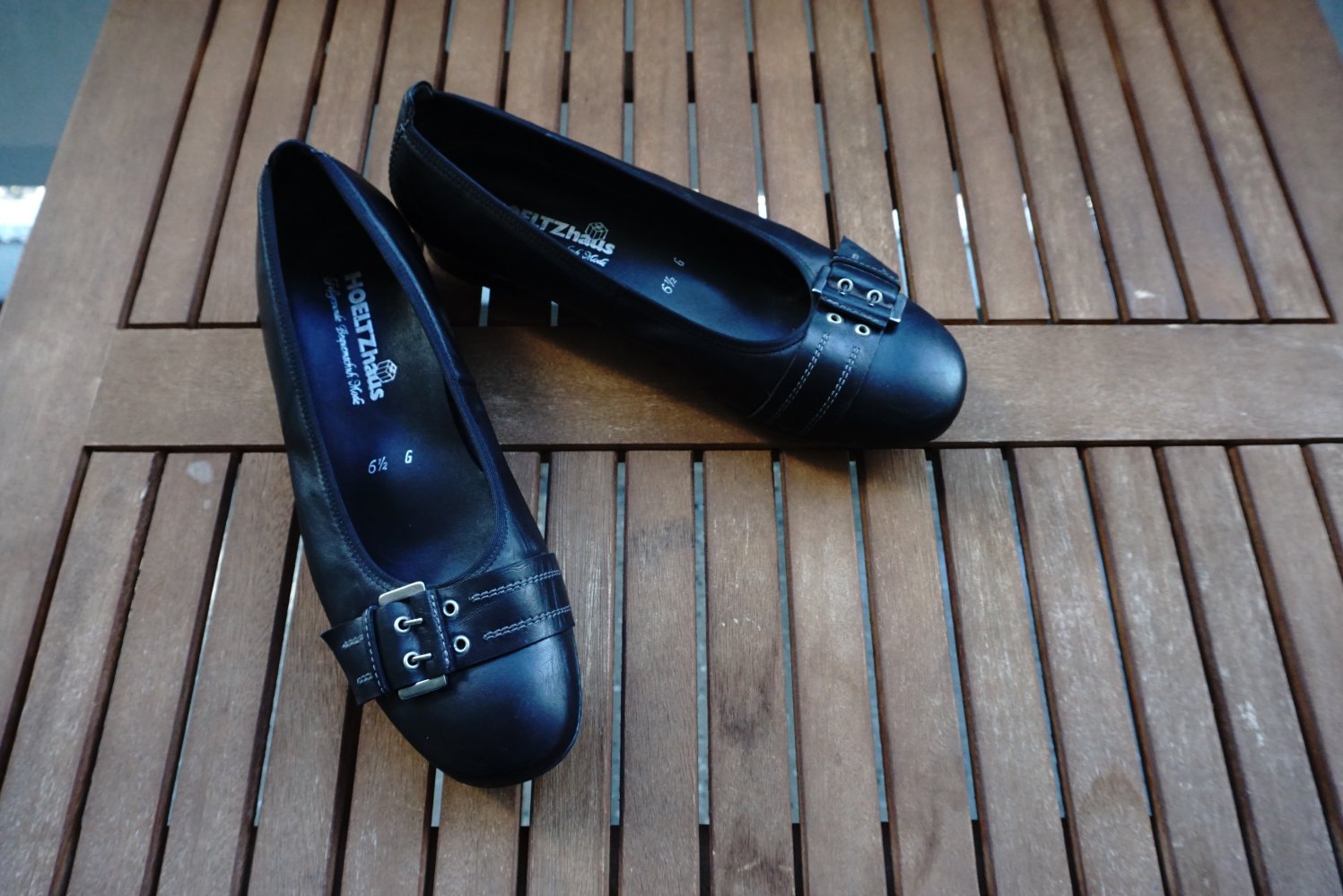 Schwarze Ballerina, Leder, Größe 6 1/2