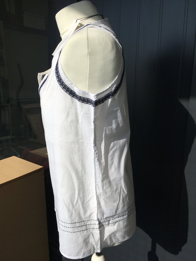 *NEU* Top von collective concepts, bestickt, Größe L (ca. 40/42)