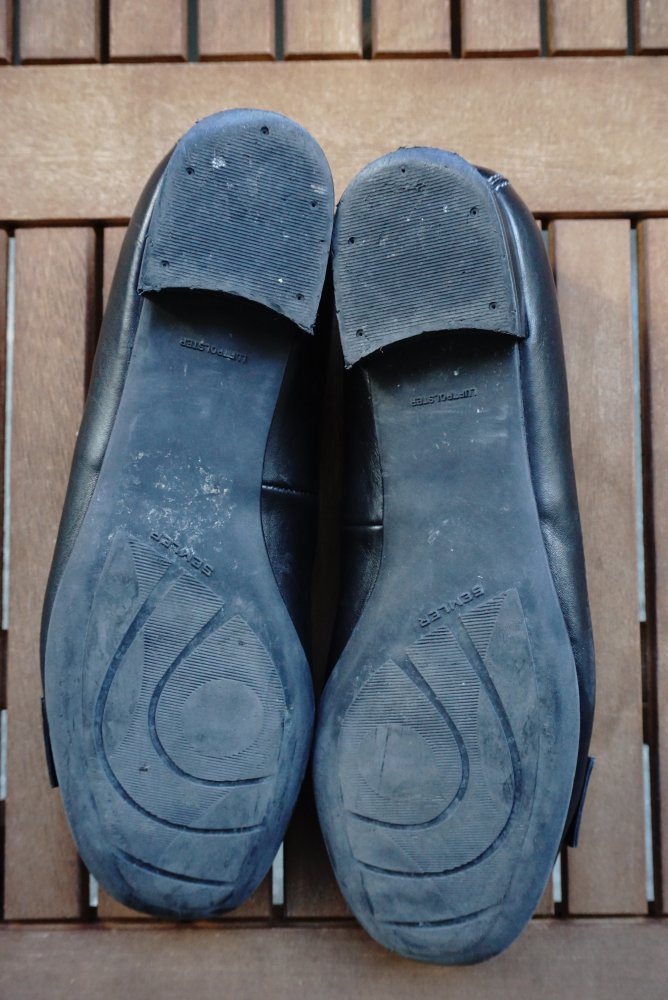 Schwarze Ballerina, Leder, Größe 6 1/2