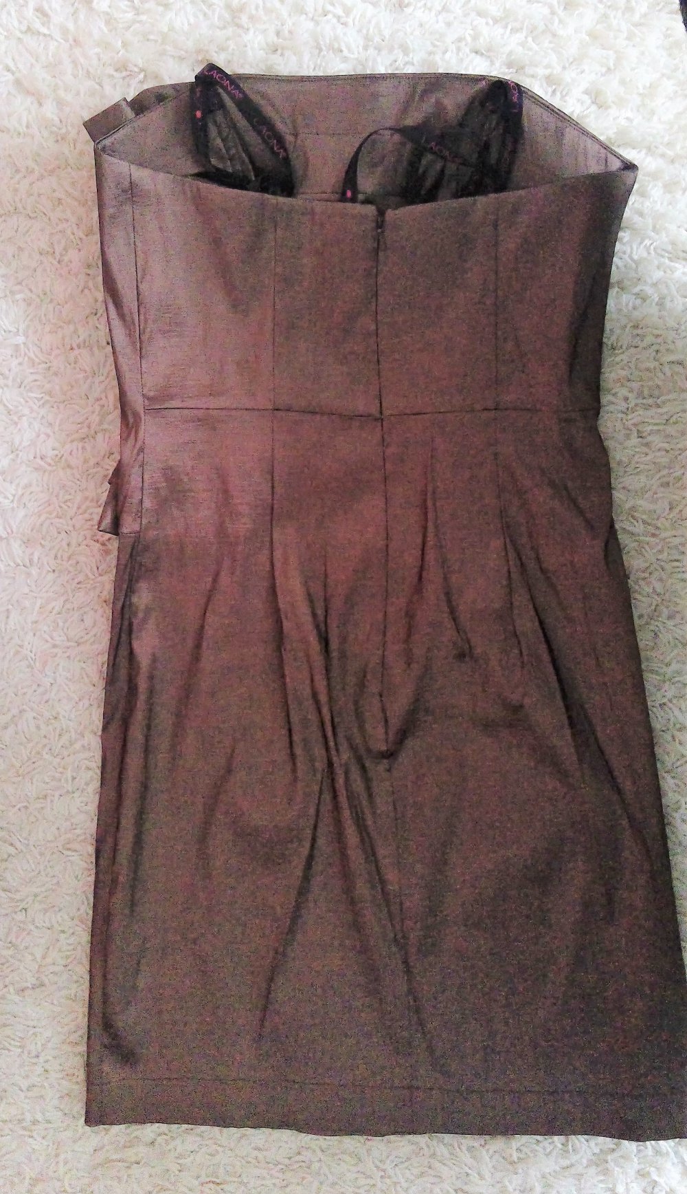 Cocktailkleid mit auffälliger Schleife 