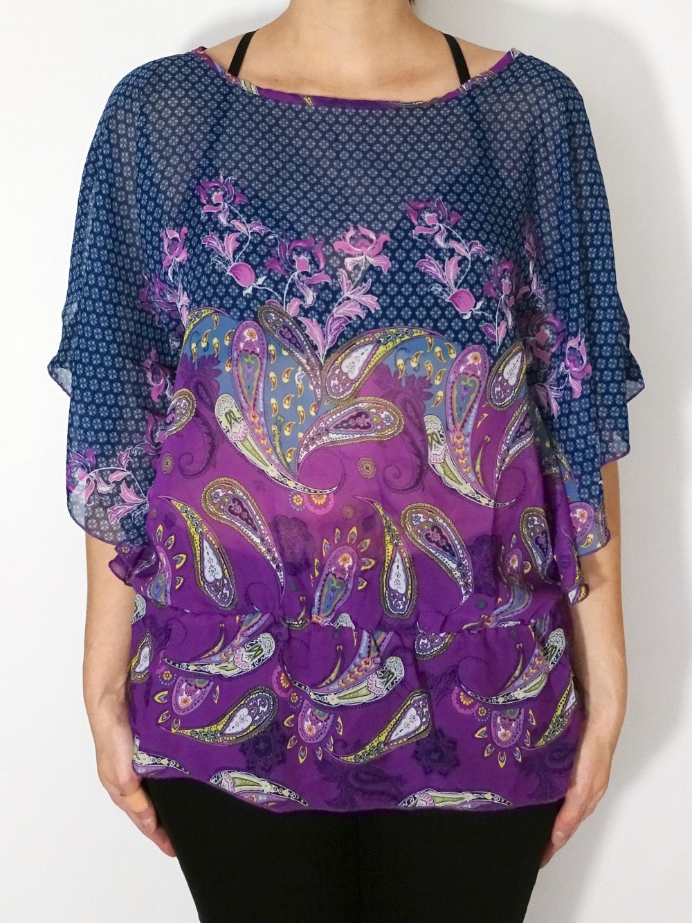Top mit Fledermausärmeln Lila Muster Paisley Ärmelschlitze Sommer Gr. 40 Gr. M