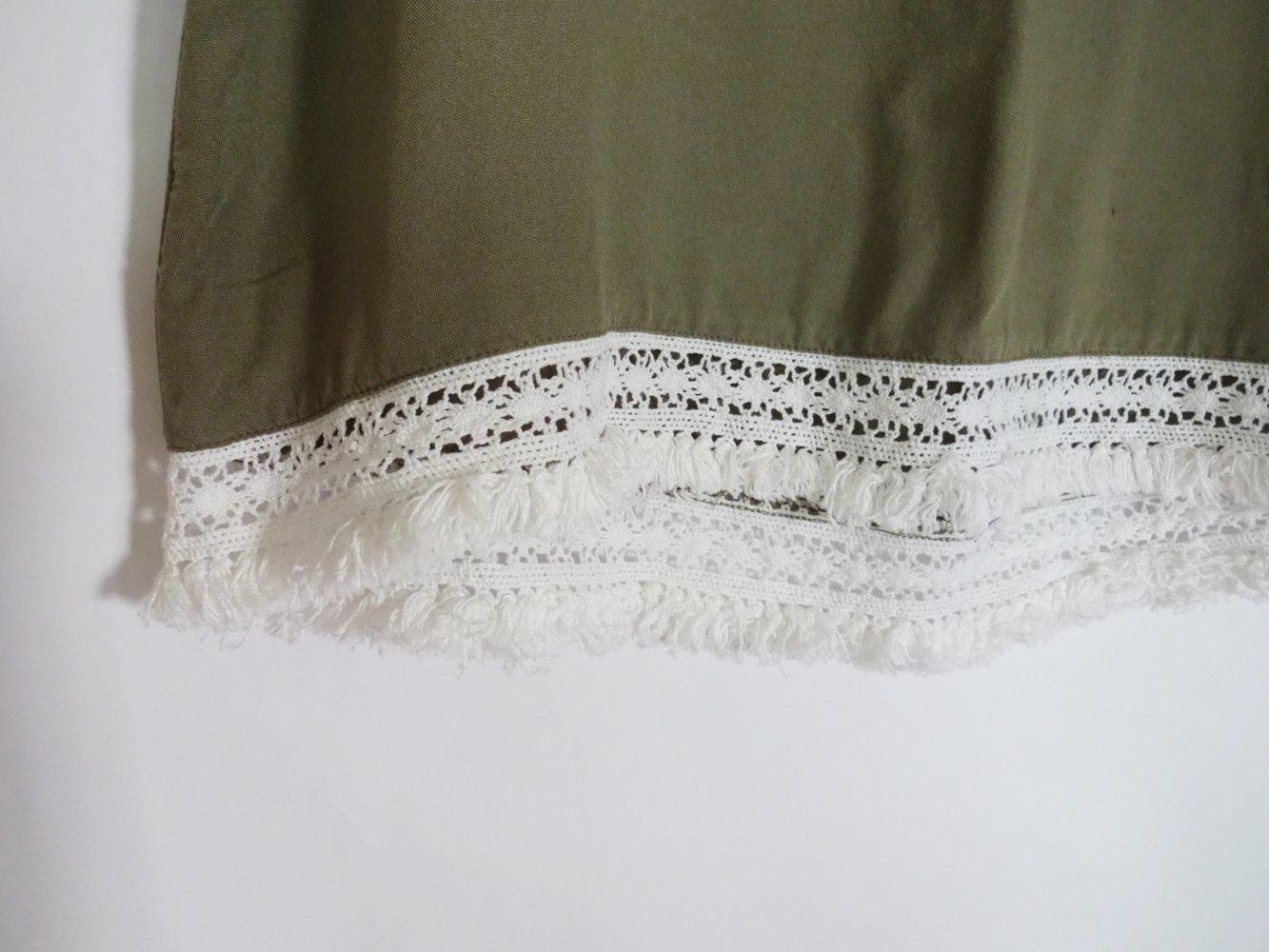 Grünes Top mit gehäkeltem Saum und Fransen Tanktop Oliv Khaki Boho Bohemian Hippie Festival Gr. L Gr. 44 Gr. 42/44