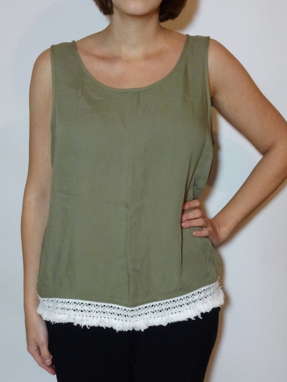 Grünes Top mit gehäkeltem Saum und Fransen Tanktop Oliv Khaki Boho Bohemian Hippie Festival Gr. L Gr. 44 Gr. 42/44