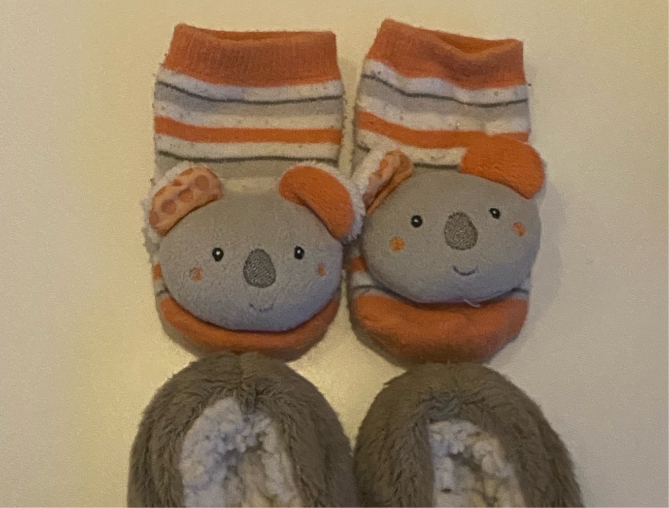 Krabbelschuhe und rasselsocken