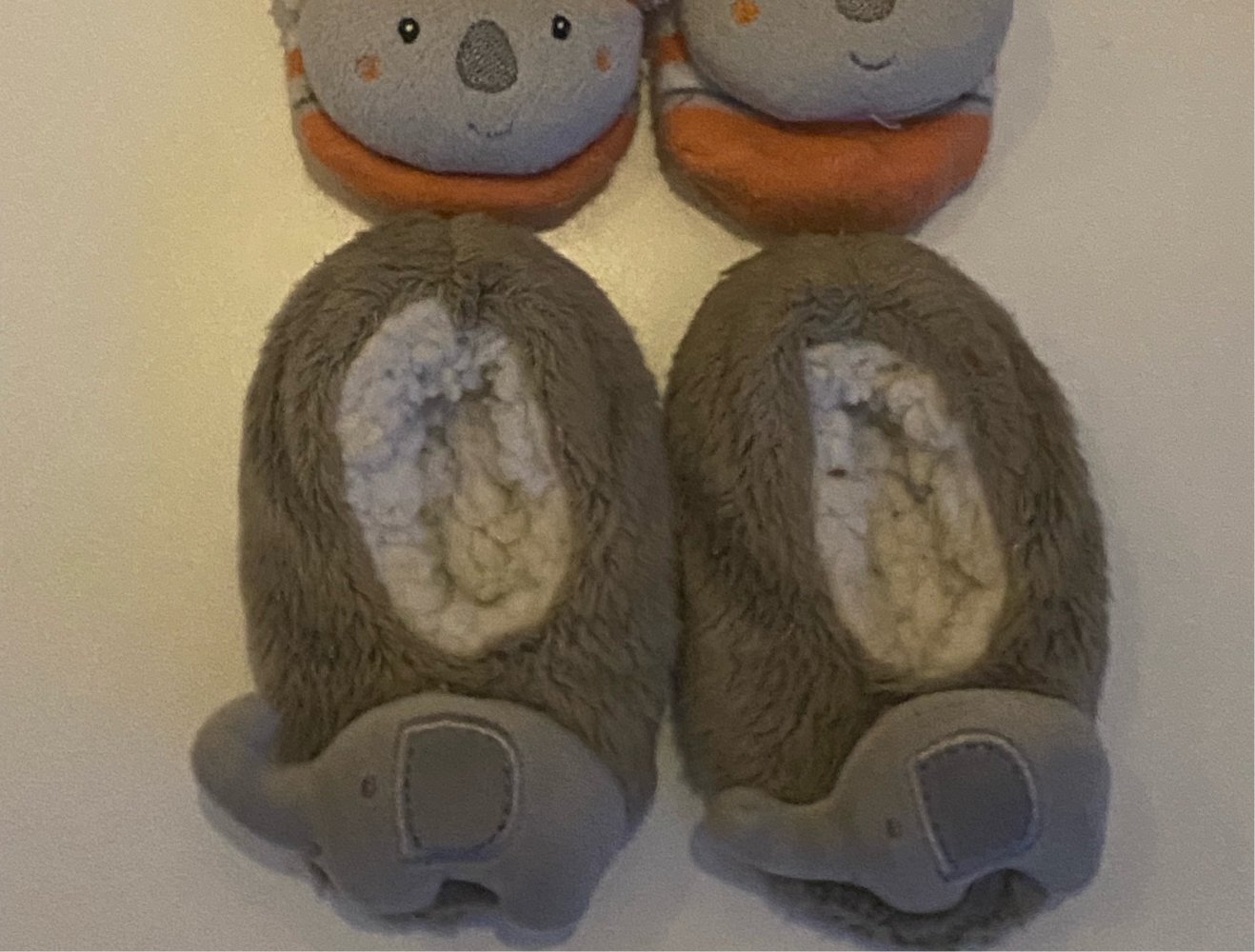 Krabbelschuhe und rasselsocken