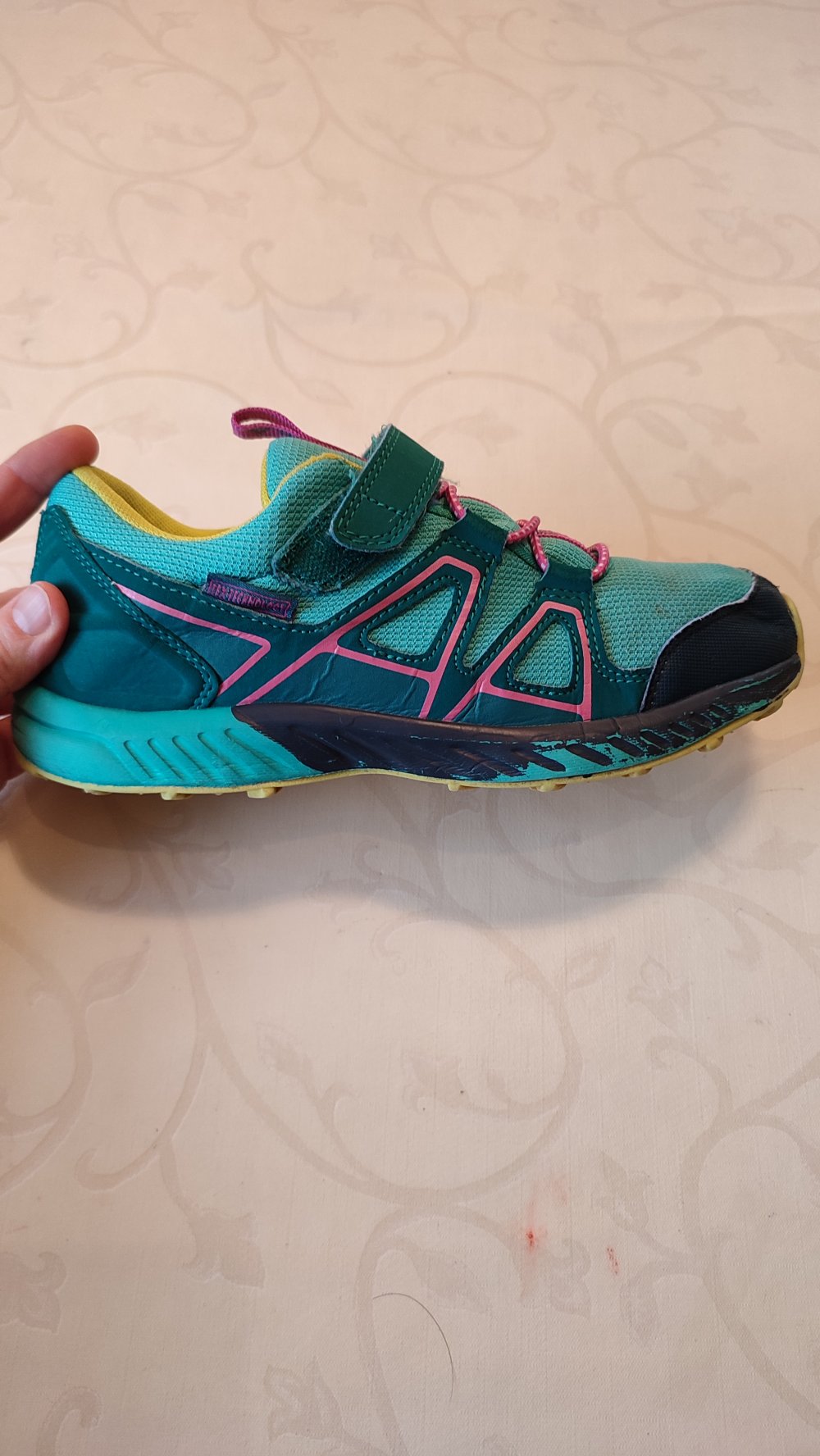 Wasserfester Trekkingschuh Größe 35