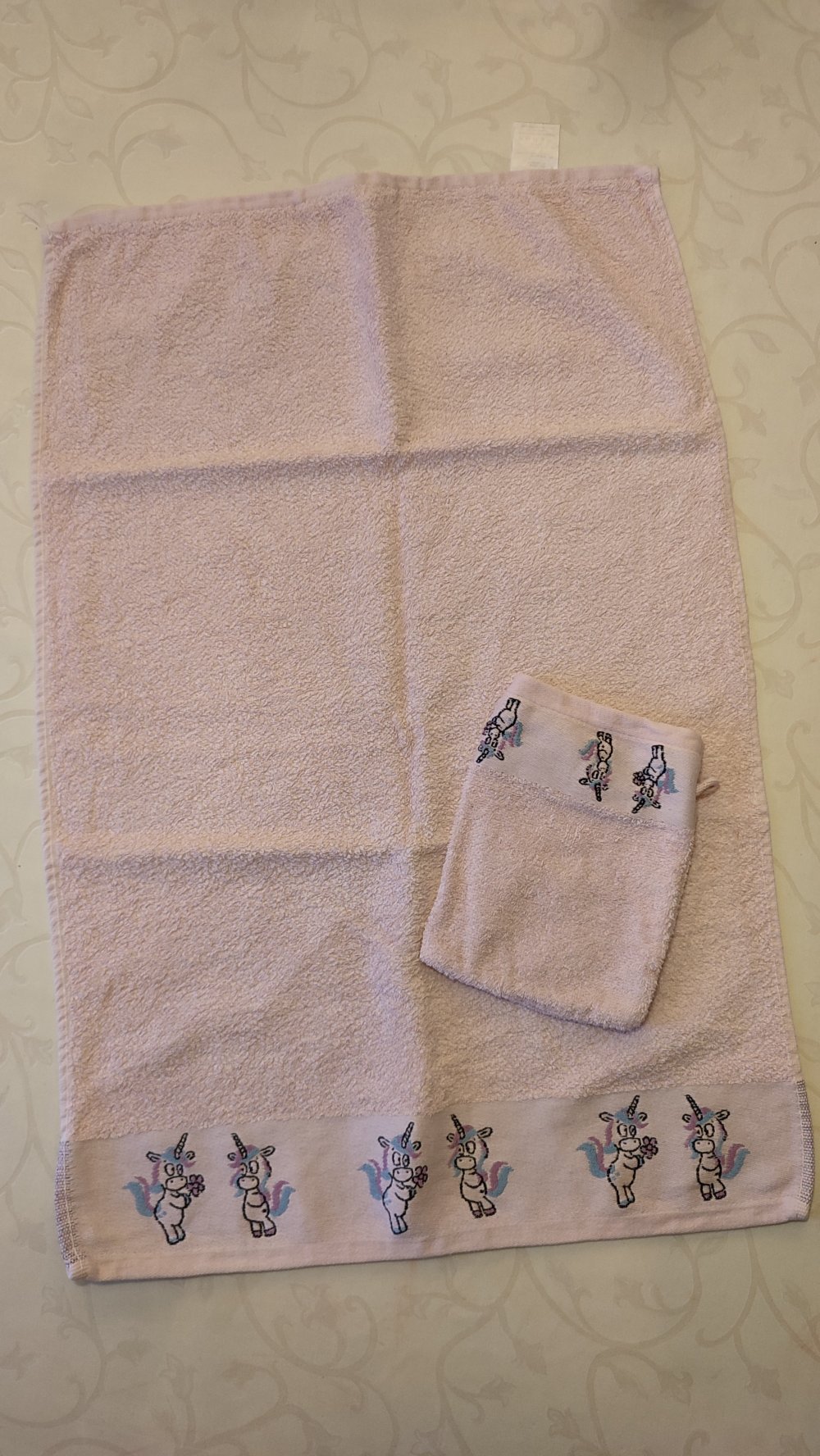 Handtuch und Waschlappen mit Einhörnern 
