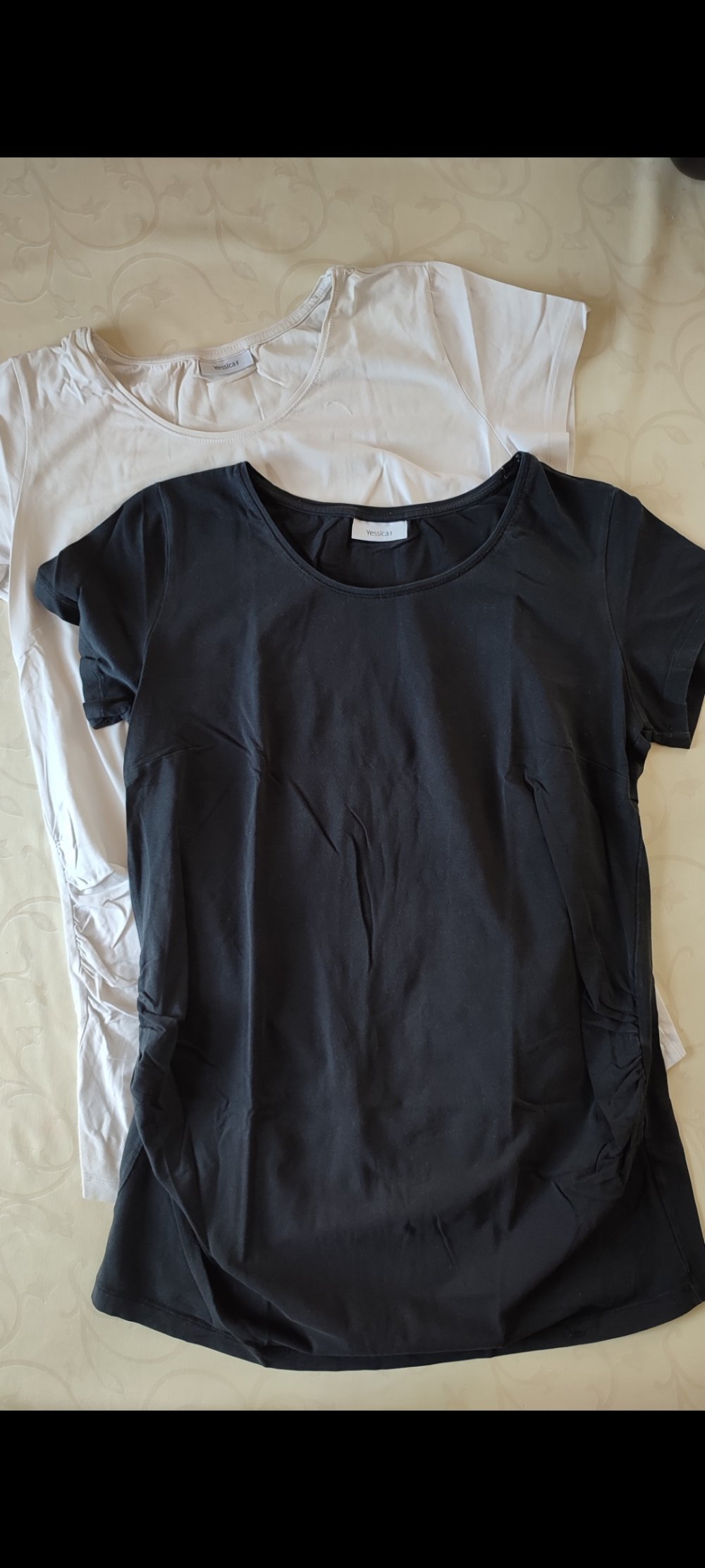 Set aus zwei Schwangerschaftsshirts