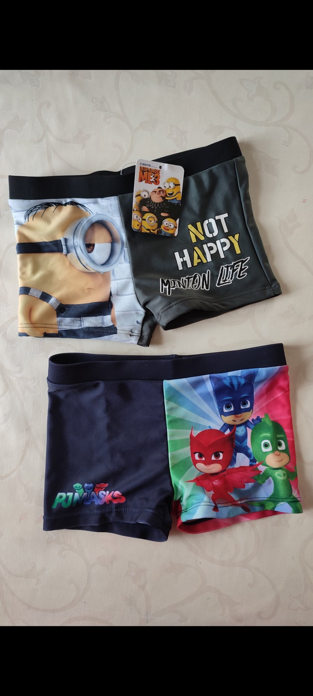 Set aus zwei Badehosen