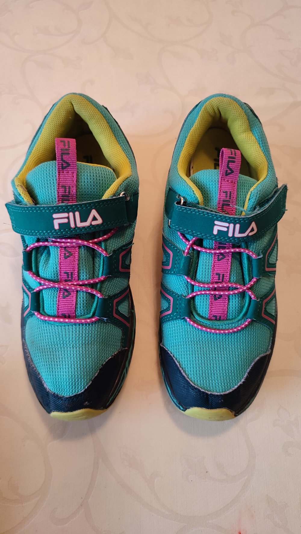 Wasserfester Trekkingschuh Größe 35
