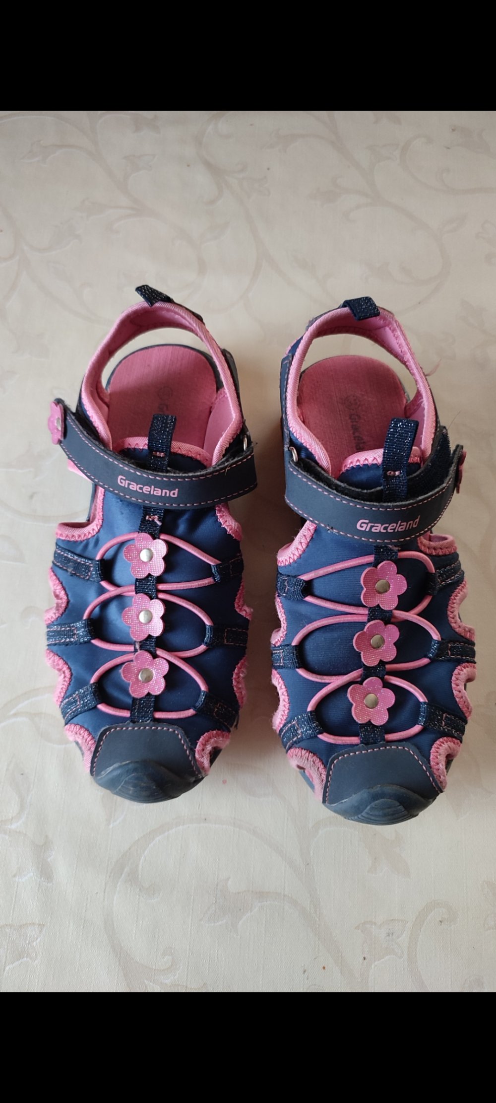 Sandalen mit Blumen 