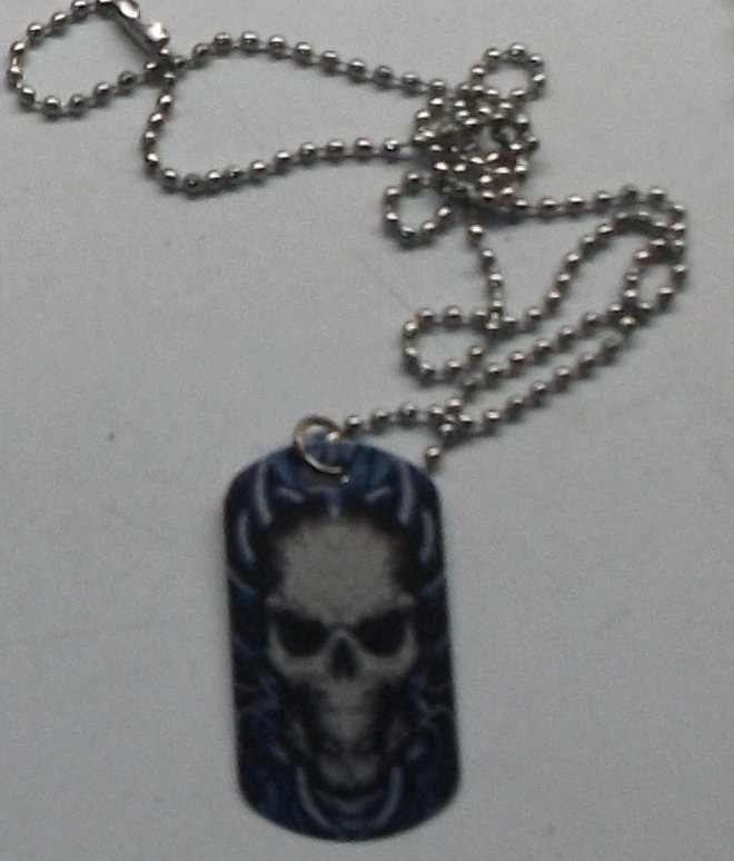 Kettenanhänger mit Totenkopf in blau-schwarz (ähnlich Dog Tag) mit Kugelkette