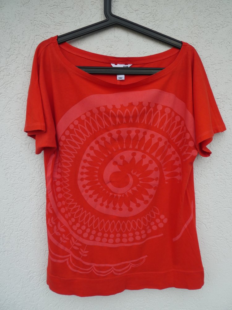 H&M  – T-Shirt, rot mit Aufdruck - Gebraucht