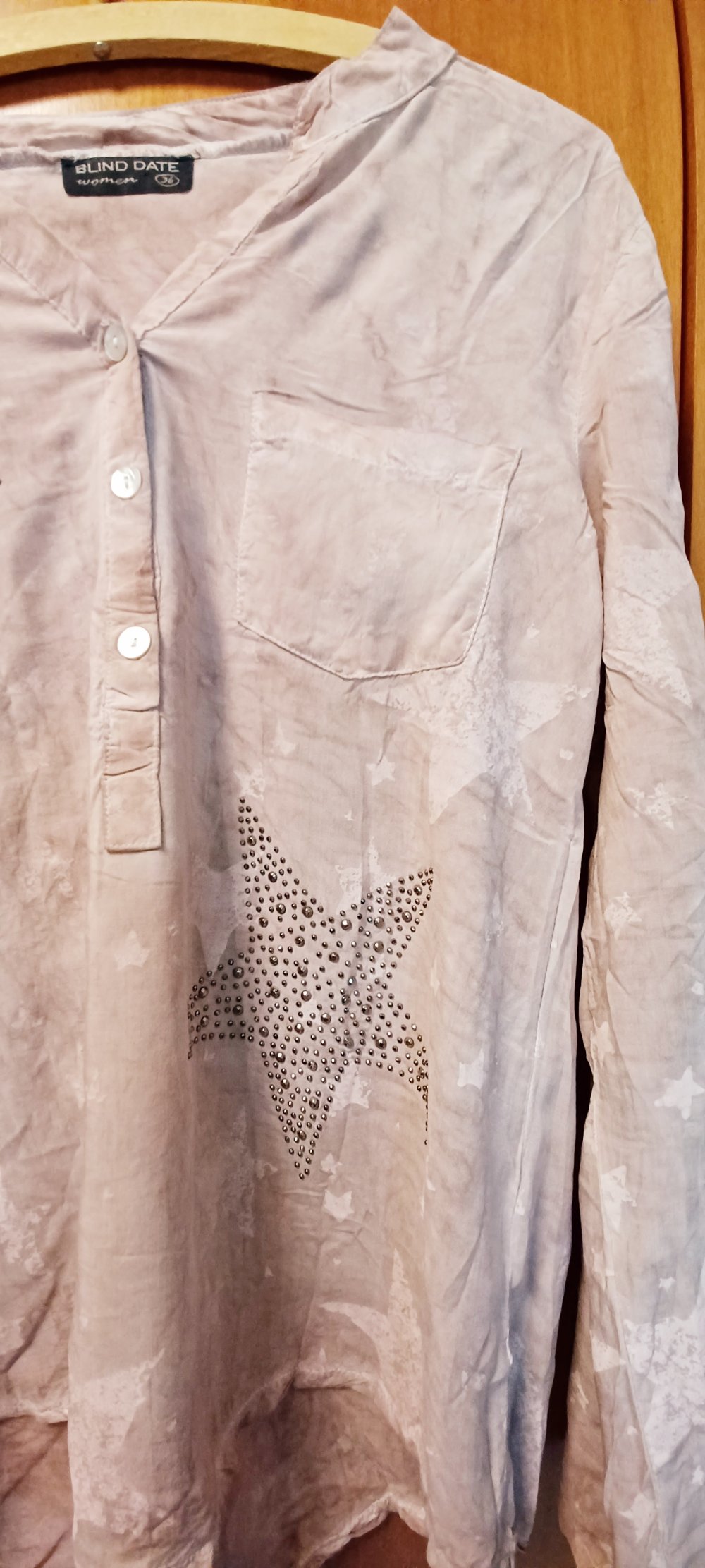 dünne Bluse mit Sternen