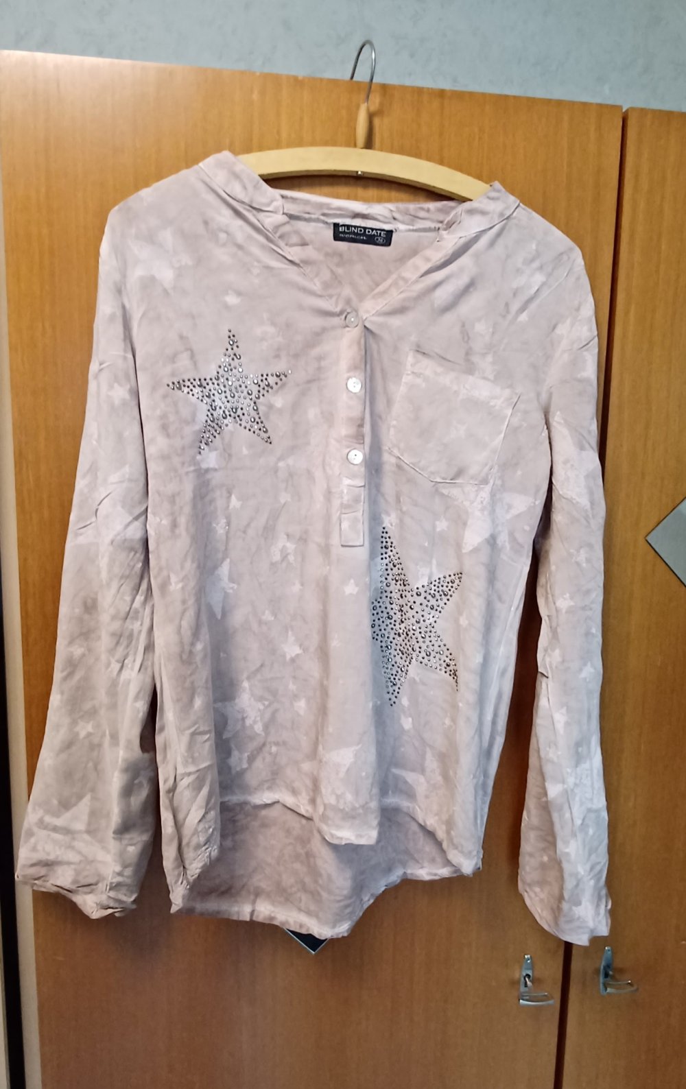 dünne Bluse mit Sternen